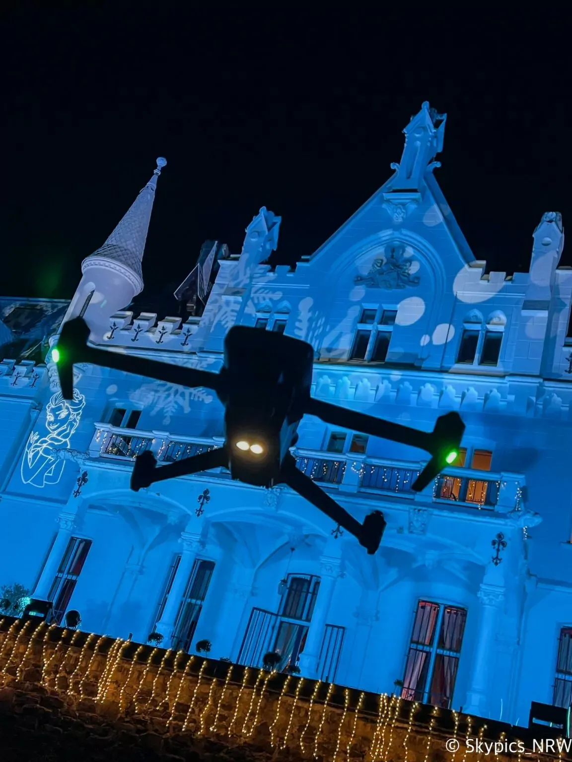 Drohnen Inspektion - Branchenübergreifender Nutzen Drohnen Inspektion bei dunklem Event